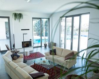 Villa Lavanda in Kriz Sezana with private swimpool - Sezana - Obývací pokoj