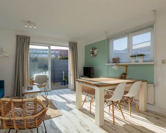 Holiday home with sun terrace facing south-pet-friendly - Westkapelle
