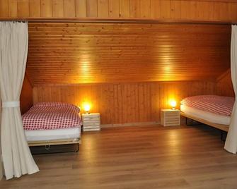Nice apartment for 4 guests with WIFI, TV, balcony and parking - St. Stephan - Habitación