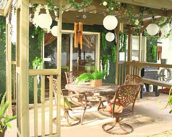 The Enchanted Chatelet!! - Palm Bay - Patio