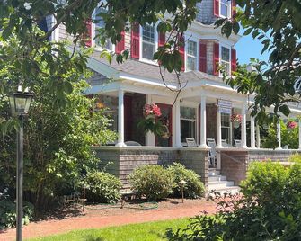 Palmer House Inn - Falmouth