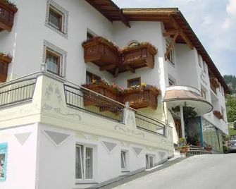 Ferienhotel Angerhof - Fiss - Building