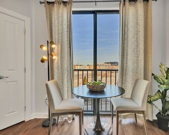 Downtown Gulch Apt with Gym - Nashville - Comedor