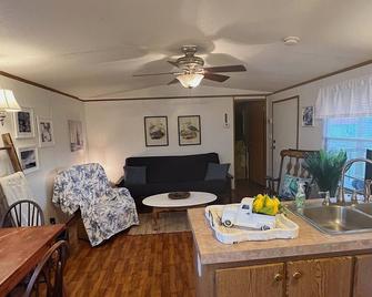 Great Hunting, Fishing and Family Vacation Getaway - Linden - Sala de estar