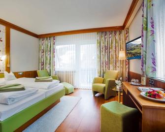 Flair Hotel Adlerbad - Bad Peterstal-Griesbach - Bedroom