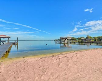 Serenity on Lake June Magnificent Sunsets overlooking the lake - Lake Placid - Strand