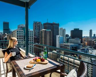 Oaks Sydney Castlereagh Suites - Sydney - Balcony