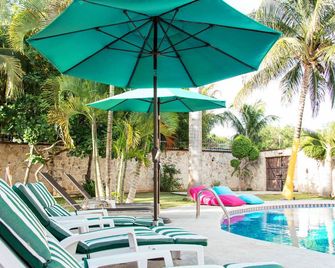 Boom Feel, Hostal Bonito En Cancún México tropical rom - קנקון - בריכה