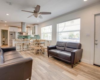 The Guava Duff - Beautiful Kw Home With Space To Chill & Lots Of Free Parking!! - Key West - Huiskamer