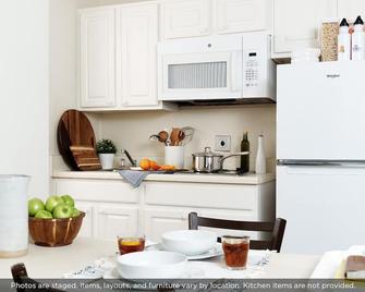 Intown Suites Extended Stay Birmingham Al - Hoover - Hoover - Eetruimte