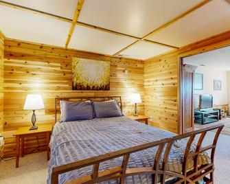 Triton Treasure - Brinnon - Bedroom