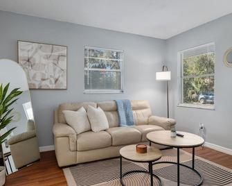 Charming Silver Springs Duplex - Silver Springs - Living room