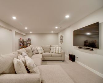 Pet Friendly Lakefront Home Dock, Kayaks - Alexandria