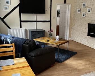 Golden Lion - Brixham - Living room