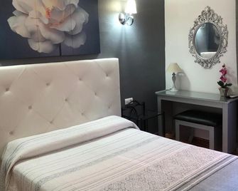 Rooms Los Montes - Granada - Bedroom