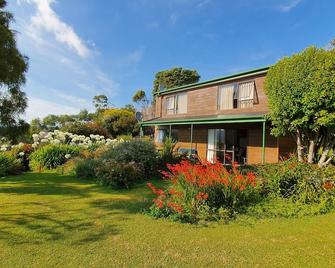 Capeview Cottage - Opotiki - Building