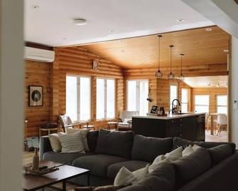 Koshlong Cabin - 12 people - Haliburton - Huiskamer