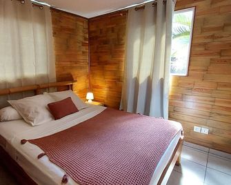 Charming Sea View Bungalow : Private Pool & Garden - Capesterre-Belle-Eau - Bedroom