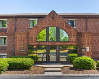 Extended Stay America Suites - Raleigh - Cary - Harrison Ave - Cary - Building