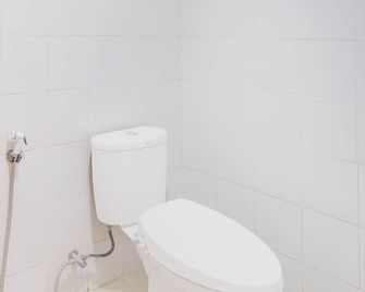 Hotel O J&B Smart Jatinegara - Yakarta - Baño