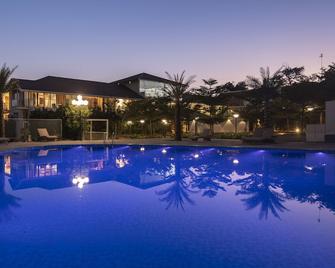 Global Village Luxury Resort - Chikamagalur - Pool