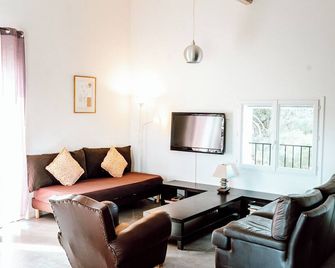 Authentic, charming farmhouse in the heart of a winegrowing estate with sea views - Canet-en-Roussillon - Salon