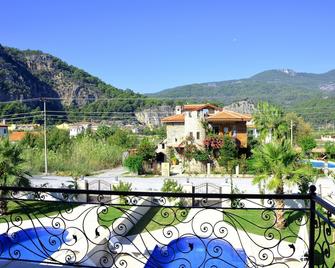 Family-friendly Exclusive Holiday Villas, Private Pool, Close to Center of Town - Ortaca - Balkon