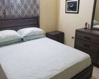 Duhaney's Faithful crib, my place are well safe. - Bahía Montego - Habitación
