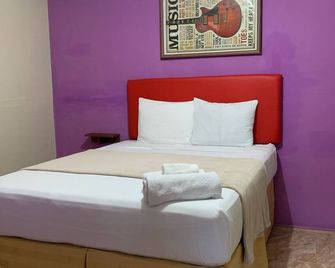 secluded cottage - Kingston