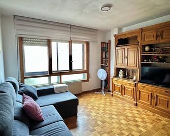 Piso en el Centro del Pueblo - لوس أركوس - غرفة معيشة