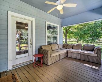 'The Petite Lake House' in Seguin w/ Patio! - Seguin - Patio