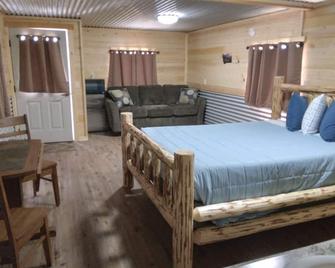 Glacier Acres Guest Ranch - Columbia Falls - Yatak Odası