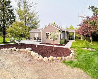 Paradise , Privacy , Public Beach access , Lexington , Close to Downtown, - Lexington - Building