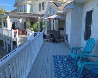 1-bedroom guesthouse with sunroom and gas fireplace on Bloom Farm in Doylestown - Doylestown - Patio