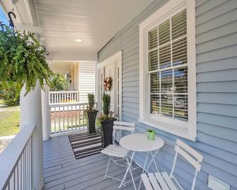 Urban Oasis - Wilmington - Balcony