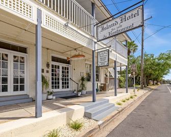 Historic Island Hotel Room 27 - Cedar Key