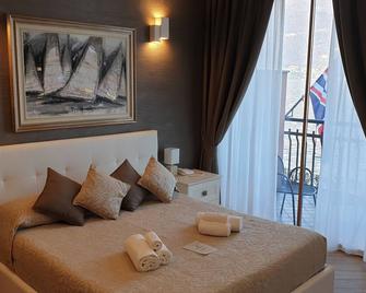 Hotel Meridiana - Bellano - Bedroom