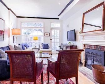 Heart of Capitol Hill Row House Luxury & Location - Washington, D.C. - Living room