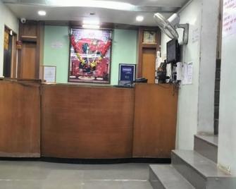 Hotel Rahi - Nashik - Front desk