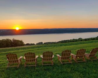 Finger Lakes Farm Retreat Walk to Wineries! - Hector