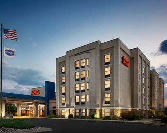 Hampton Inn & Suites Pueblo-Southgate - פואבלו - בניין