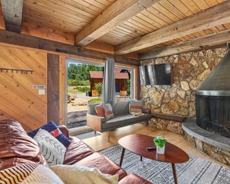 Basecamp Lodge - Mount Shasta
