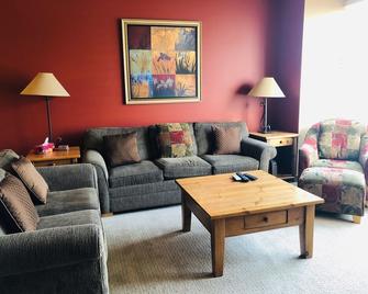 Deluxe 3 Bedroom/3 Bath Townhome, Garage, Laundry, Close to Village and Trails - Lumby - Habitación