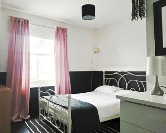 The Blue Mantle - Wellington - Bedroom