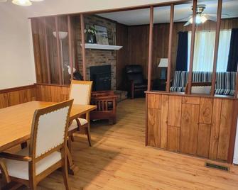 3-bedroom house in awesome Corinth with WiFi, AC. No cleaning fees - Corinth - Sala pranzo
