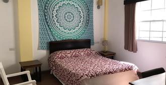 Easy Inn Hotel - Belize City - Bedroom