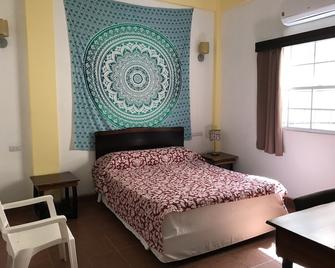 Easy Inn Hotel - Belize City - Bedroom