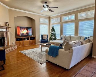 Rockwall Urban Oasis-Pool/Spa/Games/Park/Lakeside - Rockwall - Wohnzimmer