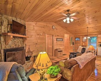 'Pinot & Pine' Chic Log Cabin ~ 5 Mi to Blue Ridge - Blue Ridge - Sala de estar