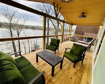 Logan Martin Lakefront Retreat - Talladega - Varanda